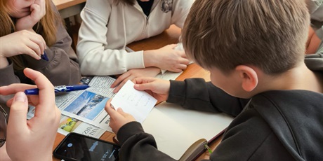 Powiększ grafikę: Uczniowie podczas warsztatów.