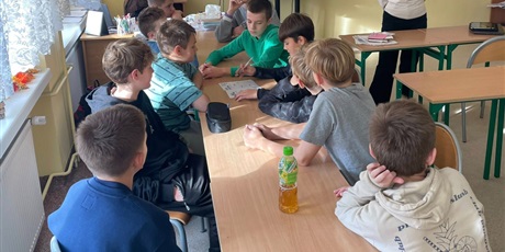 Powiększ grafikę: Uczniowie podczas warsztatów.