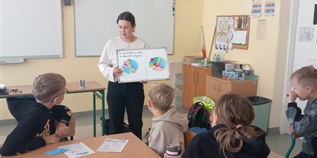 Powiększ grafikę: Uczniowie podczas warsztatów.