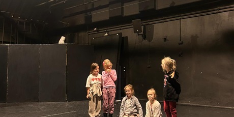 Powiększ grafikę: [Dzieci podczas warsztatów