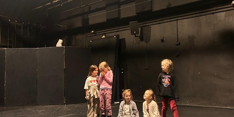 Powiększ grafikę: [Dzieci podczas warsztatów