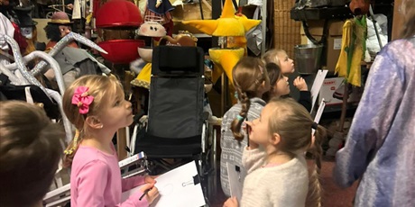 Powiększ grafikę: [Dzieci podczas warsztatów