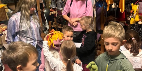 Powiększ grafikę: [Dzieci podczas warsztatów