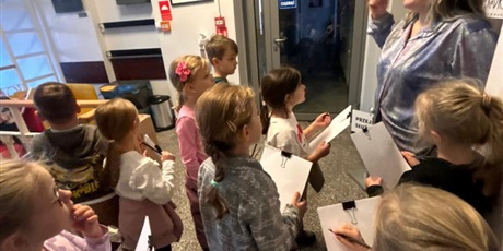 Powiększ grafikę: [Dzieci podczas warsztatów