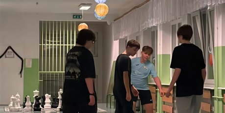 Powiększ grafikę: Wieczór filmowy w klasie 8b