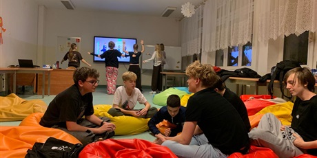 Powiększ grafikę: Wieczór filmowy w klasie 8b