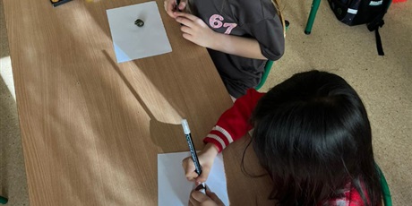 Powiększ grafikę: Uczniowie podczas zajęć