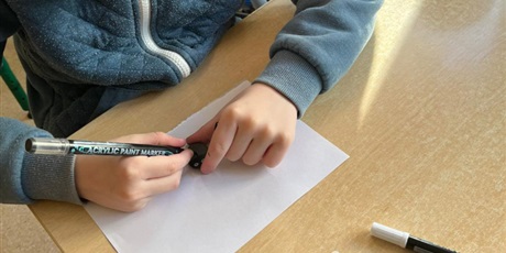 Powiększ grafikę: Uczniowie podczas zajęć