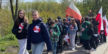 Powiększ grafikę: [Uczniowie podczas pochodu