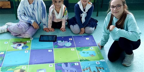 Powiększ grafikę: Dzieci w trakcie warsztatów
