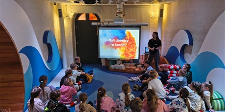 Powiększ grafikę: Dzieci podczas warsztatów