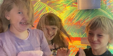 Powiększ grafikę: Dzieci podczas warsztatów