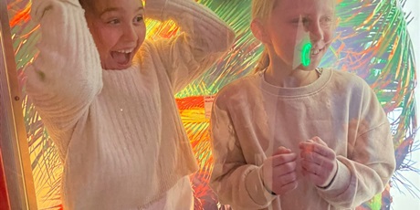 Powiększ grafikę: Dzieci podczas warsztatów