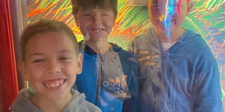 Powiększ grafikę: Dzieci podczas warsztatów