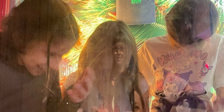 Powiększ grafikę: Dzieci podczas warsztatów