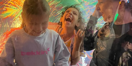 Powiększ grafikę: Dzieci podczas warsztatów