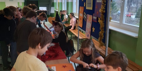 Powiększ grafikę: wrozby-andrzejkowe-w-klasach-0-3-662047.jpg