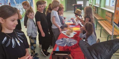 Powiększ grafikę: wrozby-andrzejkowe-w-klasach-0-3-662048.jpg