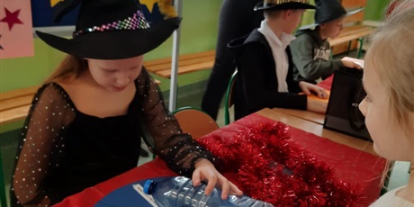 Powiększ grafikę: wrozby-andrzejkowe-w-klasach-0-3-662049.jpg