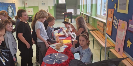 Powiększ grafikę: wrozby-andrzejkowe-w-klasach-0-3-662050.jpg