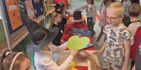 Powiększ grafikę: wrozby-andrzejkowe-w-klasach-0-3-662054.jpg