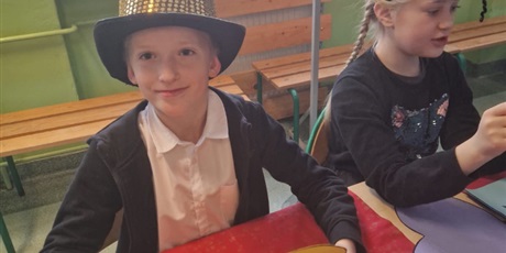 Powiększ grafikę: wrozby-andrzejkowe-w-klasach-0-3-662060.jpg