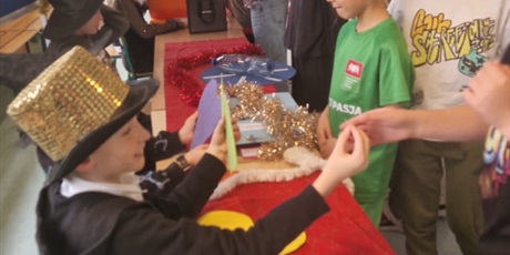 Powiększ grafikę: wrozby-andrzejkowe-w-klasach-0-3-662063.jpg