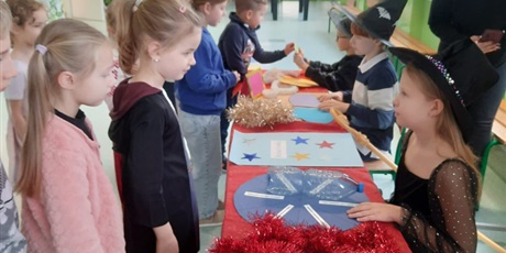 Powiększ grafikę: wrozby-andrzejkowe-w-klasach-0-3-662064.jpg