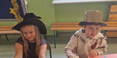 Powiększ grafikę: wrozby-andrzejkowe-w-klasach-0-3-662065.jpg