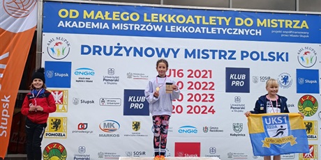 Powiększ grafikę: [Uczennica podczas zawodów