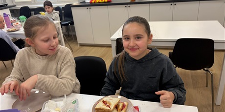 Powiększ grafikę: Uczniowie podczas zajęć