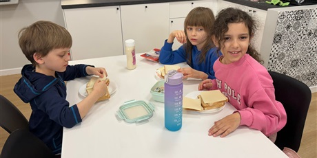 Powiększ grafikę: Uczniowie podczas zajęć