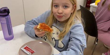 Powiększ grafikę: Uczniowie podczas zajęć