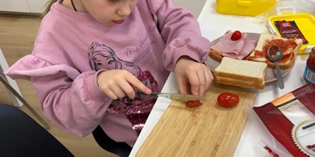 Powiększ grafikę: Uczniowie podczas zajęć