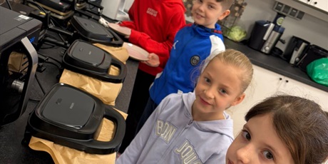 Powiększ grafikę: Uczniowie podczas zajęć