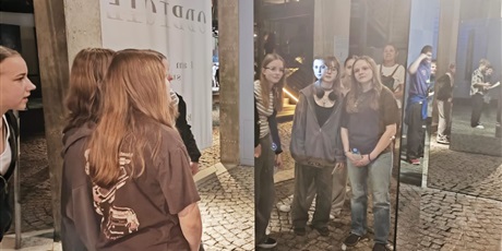 Powiększ grafikę: Uczniowie na wycieczce.