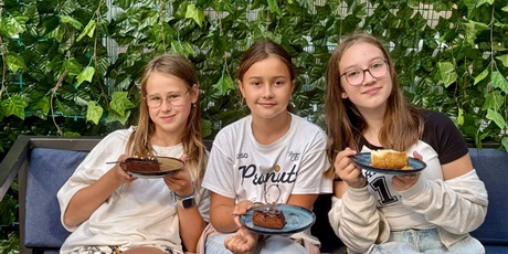 Powiększ grafikę: Wyjście dziewczynek z klasy 5a