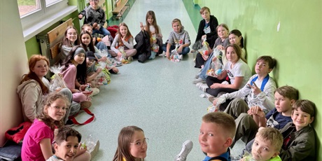 Powiększ grafikę: Uczniowie podczas zajęć.
