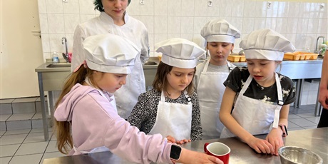 Powiększ grafikę: Dzieci podczas zajęć