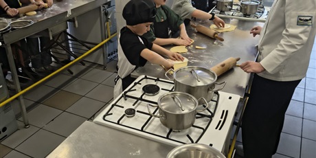 Powiększ grafikę: Dzieci podczas zajęć