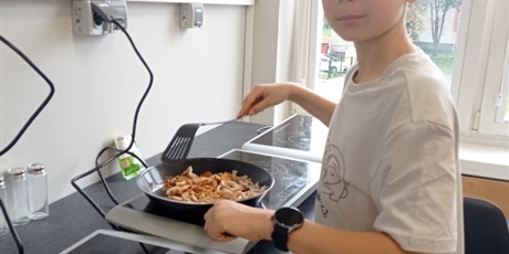 Powiększ grafikę: Zajęcia kulinarne w 7b