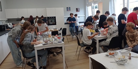 Powiększ grafikę: Zajęcia kulinarne w 7b