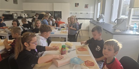Powiększ grafikę: Zajęcia kulinarne w klasie 1a.