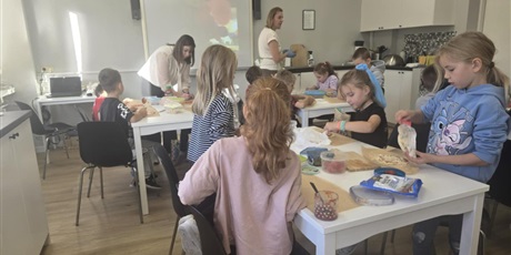 Powiększ grafikę: Zajęcia kulinarne w klasie 1a.