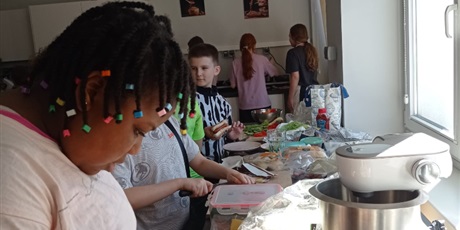 Powiększ grafikę: Zajęcia kulinarne w klasie 5a