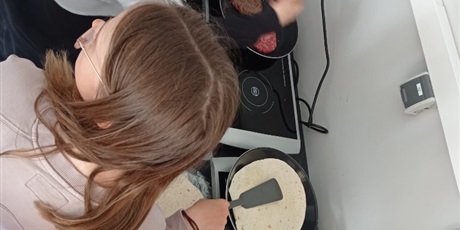 Powiększ grafikę: Zajęcia kulinarne w klasie 5a