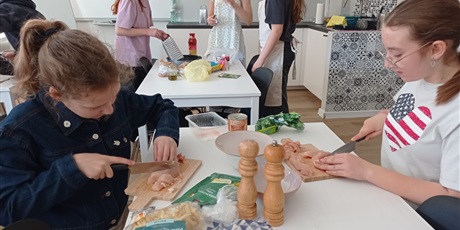 Powiększ grafikę: Zajęcia kulinarne w klasie 5a