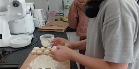 Powiększ grafikę: Zajęcia kulinarne w klasie 5a