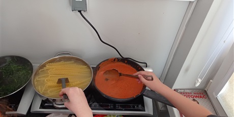 Powiększ grafikę: Zajęcia kulinarne w klasie 5a