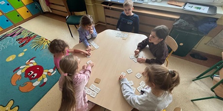 Powiększ grafikę: zajecia-popoludniowe-w-naszej-zerowce-675356.jpg